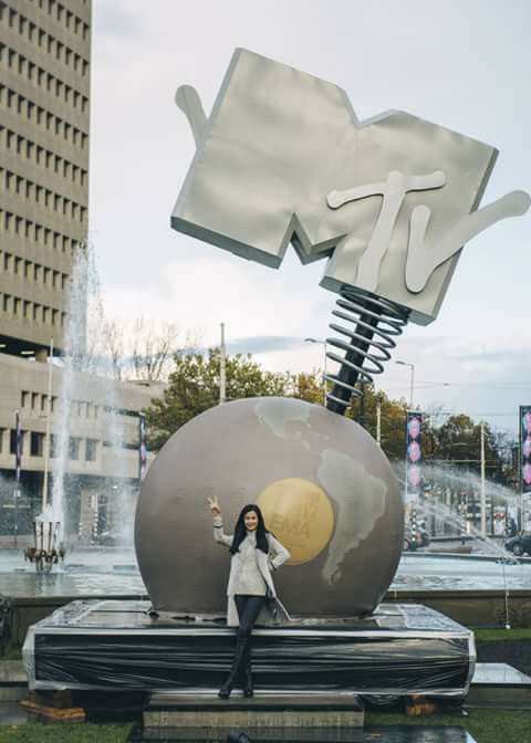 đông nhi chiến thắng MTV EMA 2016